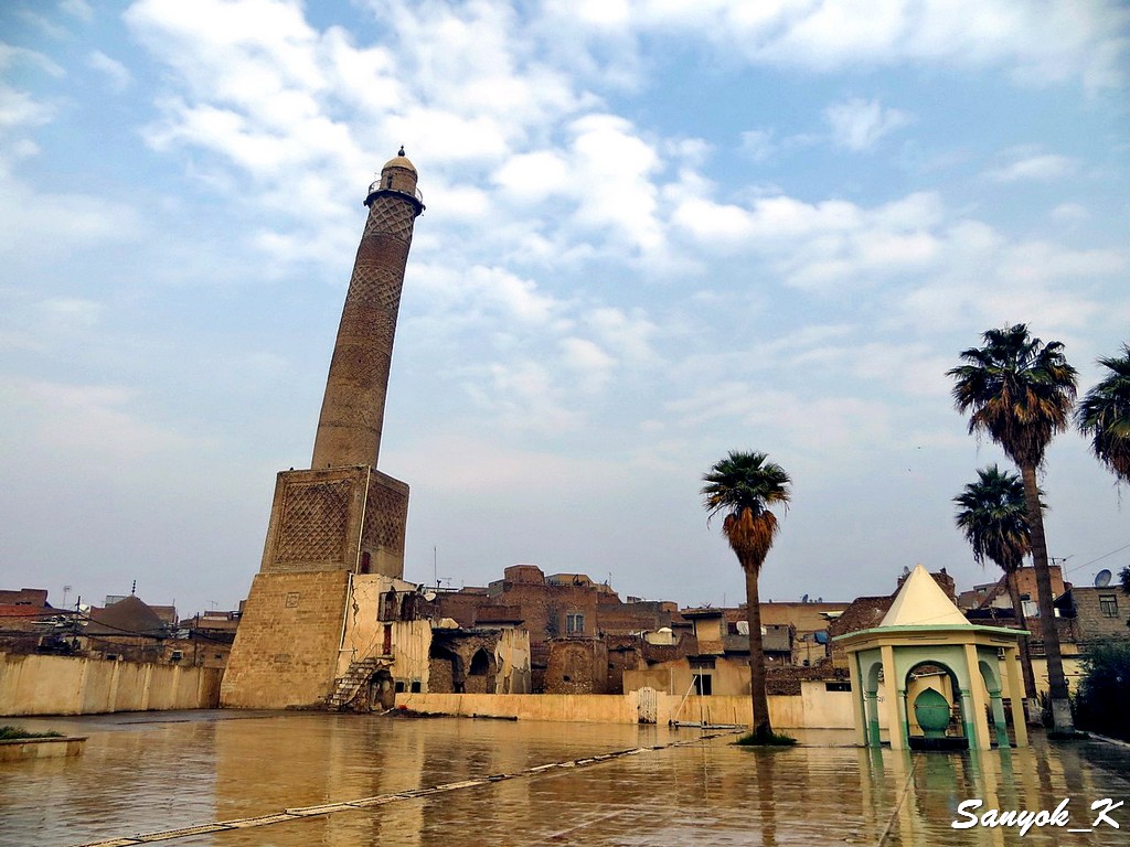 207 Mosul Al Nuri mosque and Al Hadba minaret Мосул Мечеть ан Нури и Горбатый минарет 2012