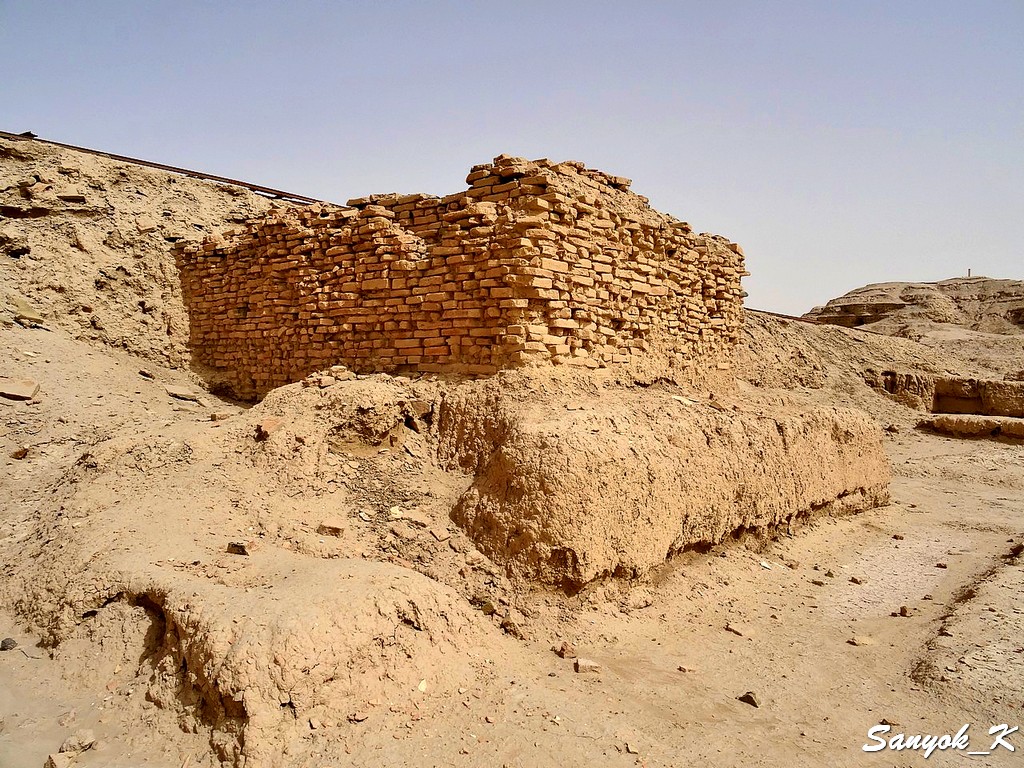 3 Samawah Warka Uruk Excavations near Ziggurat Cамава Варка Урук Раскопки