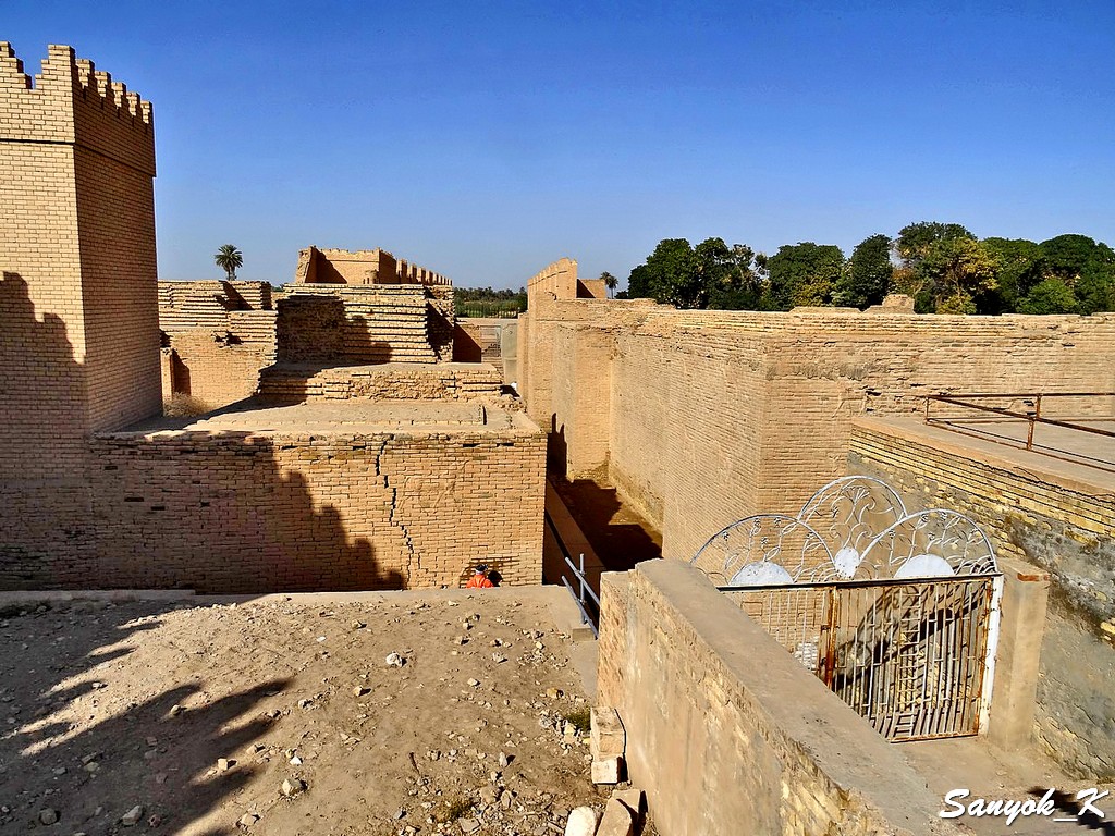 400 Hillah Babylon Ishtar Gate archaeologists working Хилла Вавилон Ворота Иштар археологи